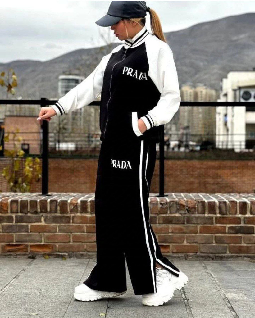 ست پرادا ورزشی زنانه کد ۱۰۲۳