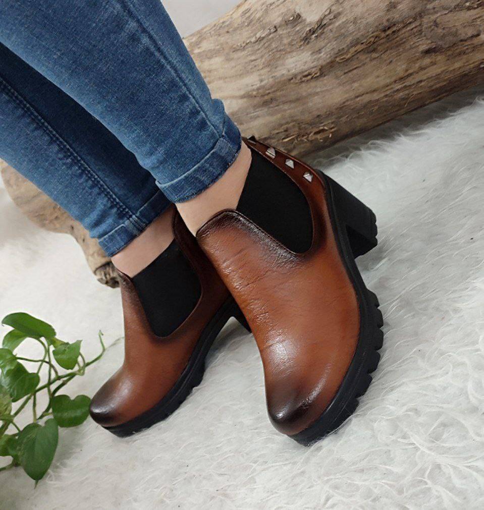 نیم بوت طبی مدل هستی